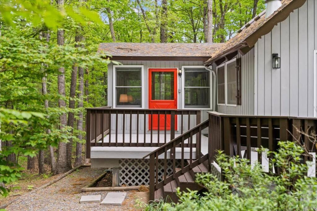 The Gingerbread House: 4 Bedroom Chalet, W/ Sunroom/Deck, Sleeps 12, Modern Amenities McGaheysville Exterior photo