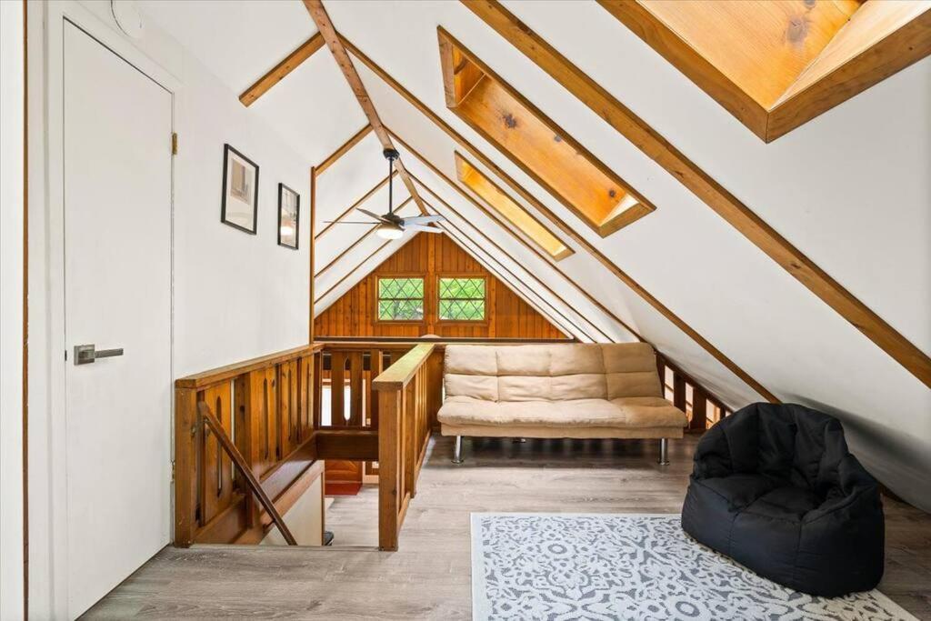 The Gingerbread House: 4 Bedroom Chalet, W/ Sunroom/Deck, Sleeps 12, Modern Amenities McGaheysville Exterior photo