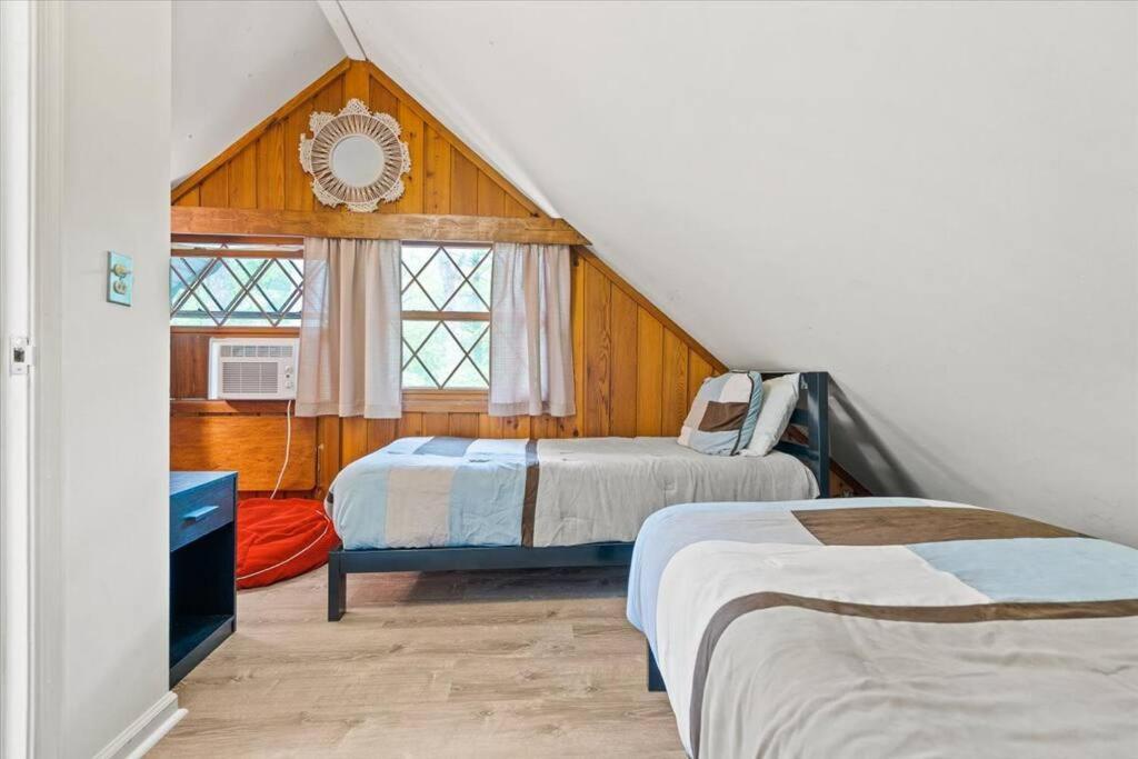 The Gingerbread House: 4 Bedroom Chalet, W/ Sunroom/Deck, Sleeps 12, Modern Amenities McGaheysville Exterior photo