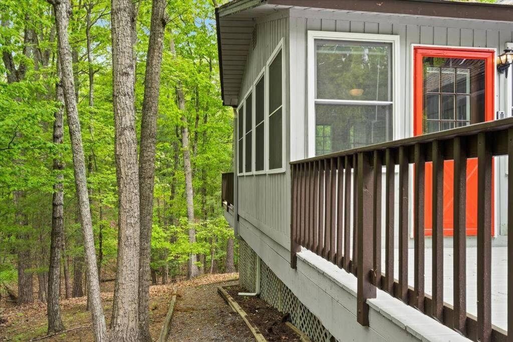 The Gingerbread House: 4 Bedroom Chalet, W/ Sunroom/Deck, Sleeps 12, Modern Amenities McGaheysville Exterior photo