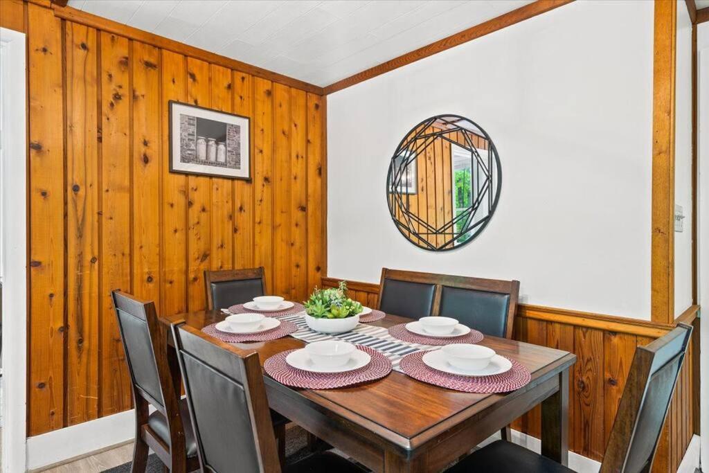 The Gingerbread House: 4 Bedroom Chalet, W/ Sunroom/Deck, Sleeps 12, Modern Amenities McGaheysville Exterior photo