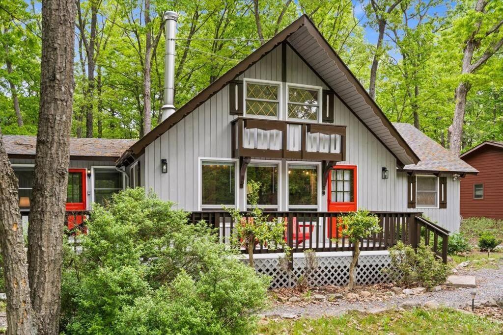 The Gingerbread House: 4 Bedroom Chalet, W/ Sunroom/Deck, Sleeps 12, Modern Amenities McGaheysville Exterior photo