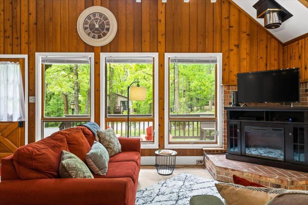 The Gingerbread House: 4 Bedroom Chalet, W/ Sunroom/Deck, Sleeps 12, Modern Amenities McGaheysville Exterior photo