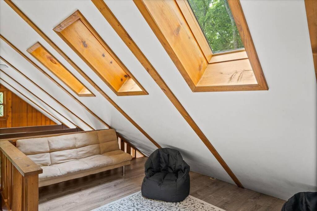 The Gingerbread House: 4 Bedroom Chalet, W/ Sunroom/Deck, Sleeps 12, Modern Amenities McGaheysville Exterior photo